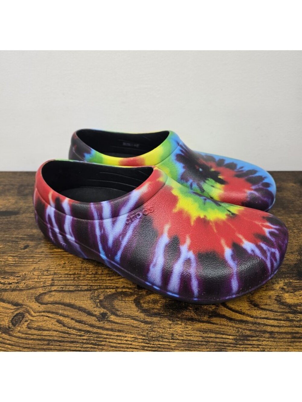 Crocs On The Clock Slip-On Shoes M8 W10 Tie Dye Rainbow Slip Resistant Workwear